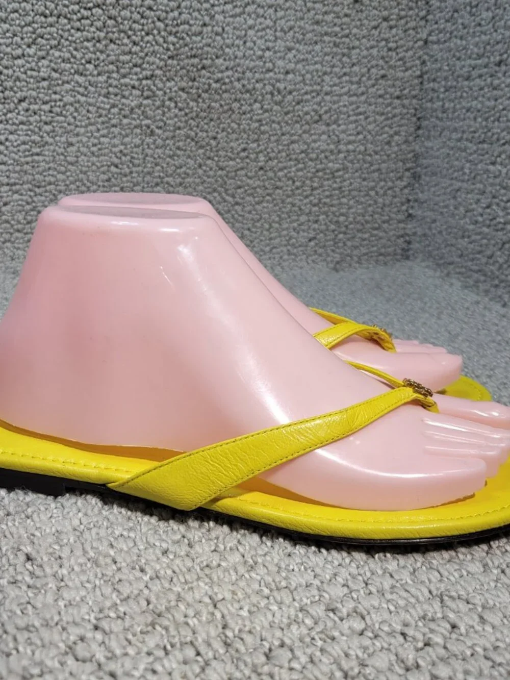 Tory Burch Classic Women's Size 8M Colza Yellow Leather Flip Flop Sandals